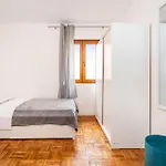 Two-bedroom In Apartament Ražanac