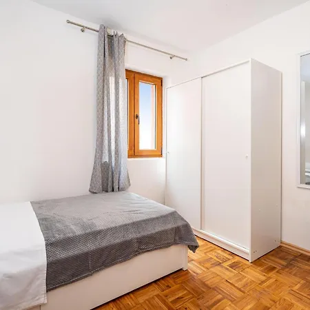 2 Bedroom Beautiful In *
