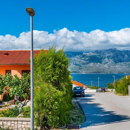 2 Bedroom Beautiful In Apartment Razanac