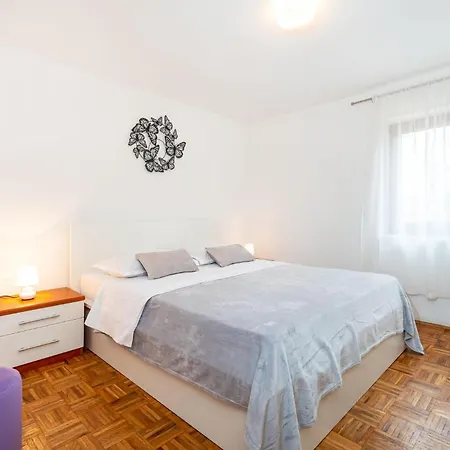 Two-bedroom In Appartement *