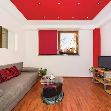 Apartment 2 Bedroom Beautiful In