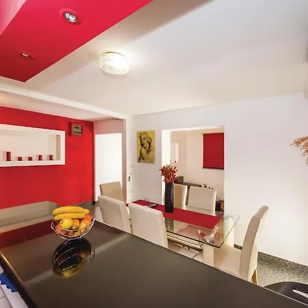 2 Bedroom Beautiful In