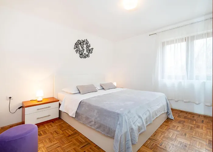 Two-bedroom In アパート *